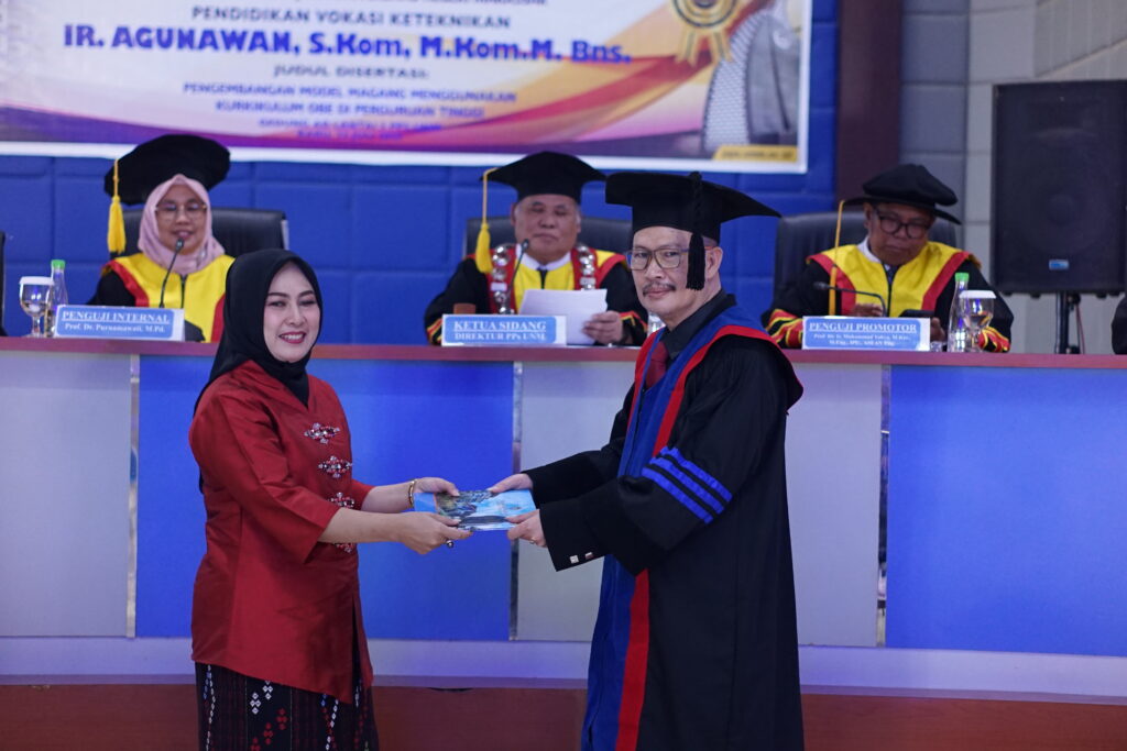 WD-I-Fakultas-Teknologi-Industri-Nobel-Indonesia-Diganjar-Gelar-Doktor-di-UNM