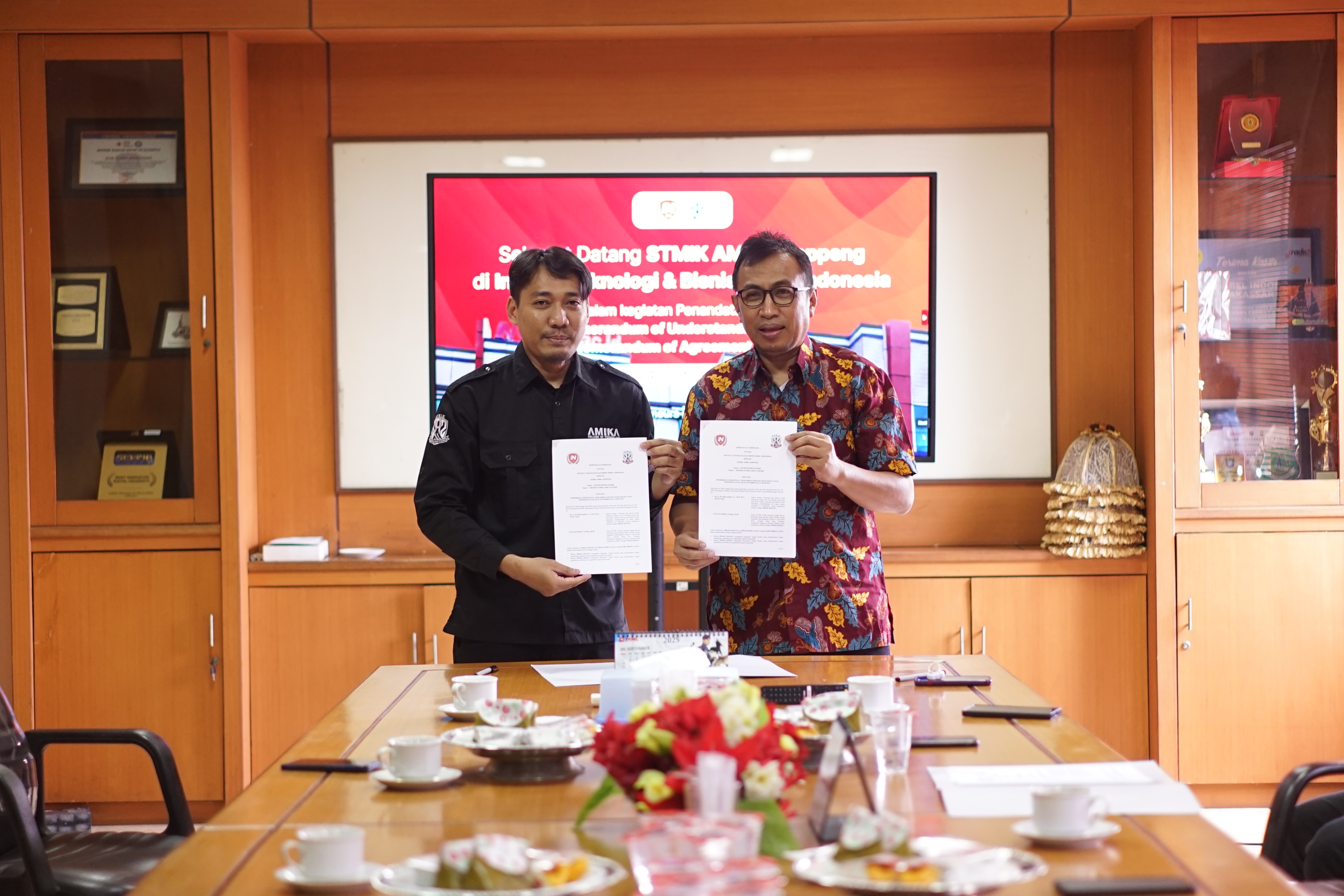 STMIK-Amika-Soppeng-Resmi-Jalin-Kerjasama-dengan-ITB-Nobel-Indonesia:-Dorong-Inovasi-Pendidikan-dan-Penelitian