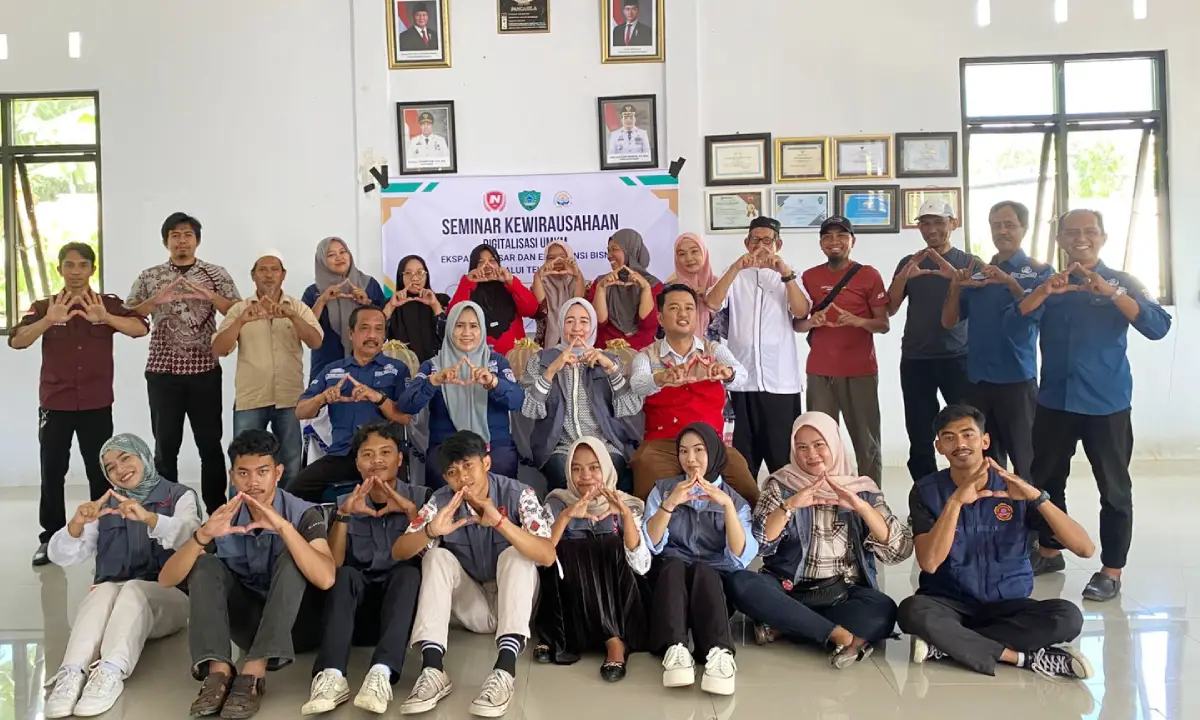 Dosen-Nobel-Indonesia-Ajak-Pelaku-UMKM-di-Maros-Optimalkan-Sosial-Media