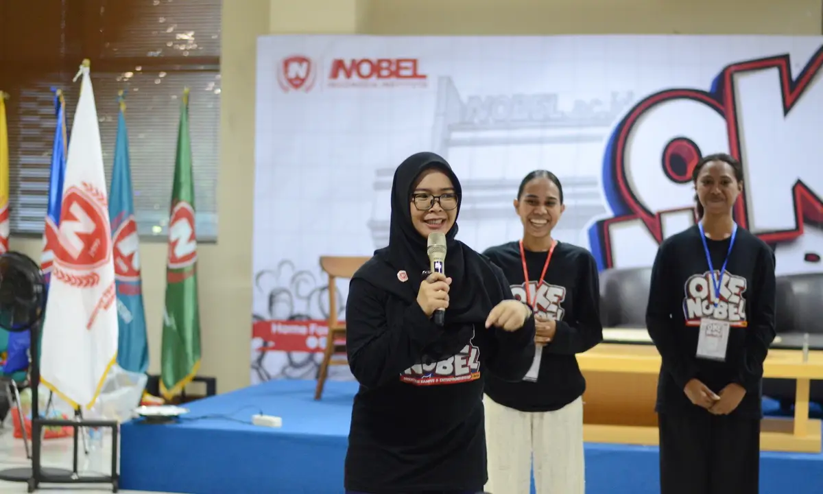 Hilangkan-Jenuh,-Kepala-LPMI-Nobel-Indonesia-Kemas-Character-Building-Untuk-Ratusan-Maba-dengan-Cara-Unik